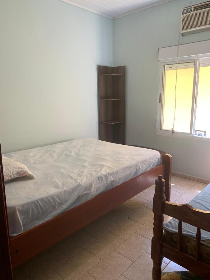 Casa Agradavel Ha 80 Metros Toninhas Holiday home